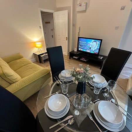 1-Bedroom Flat With Small Garden & Paid Parking In Finsbury Park, Highbury London Kültér fotó