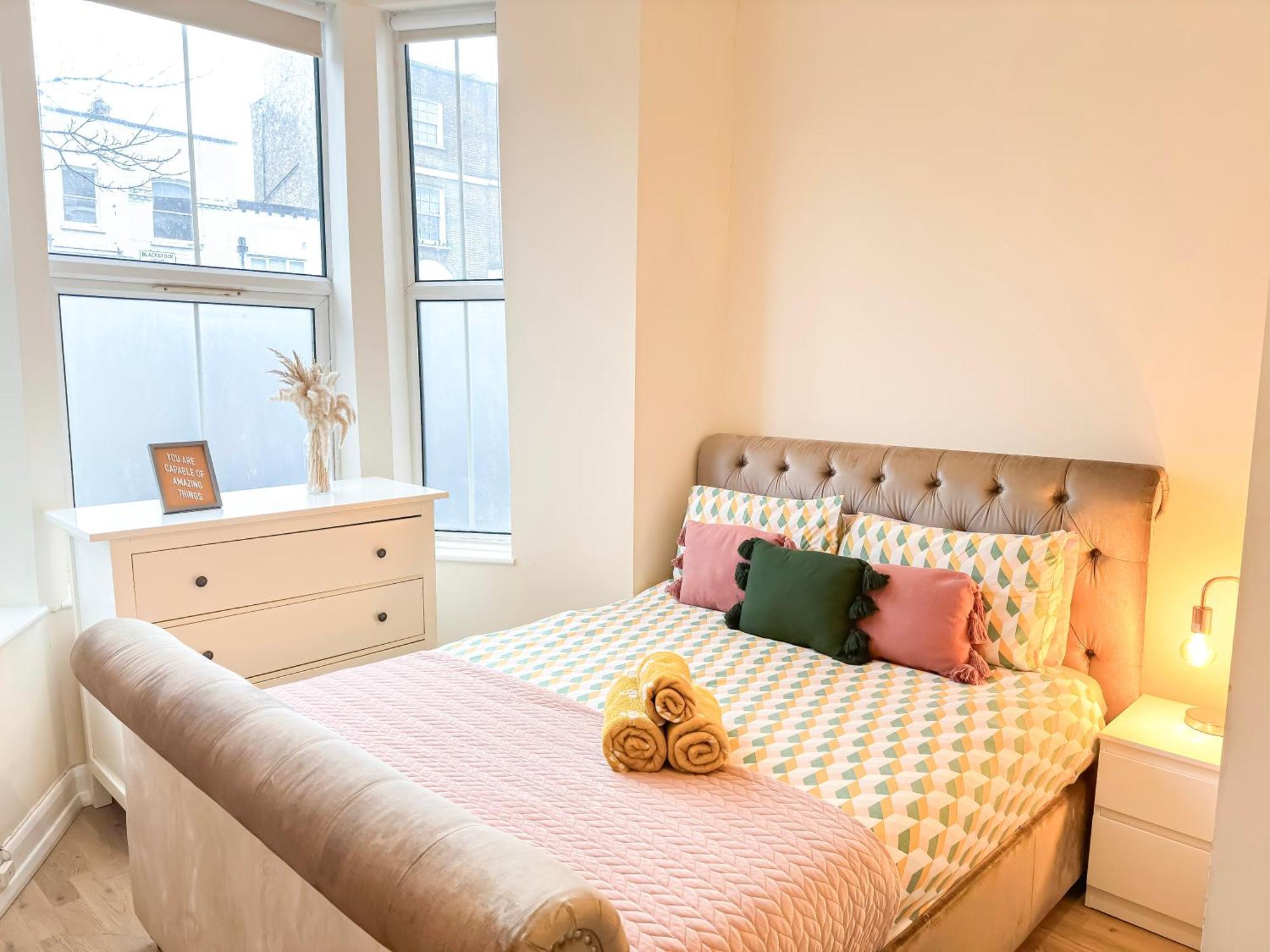 1-Bedroom Flat With Small Garden & Paid Parking In Finsbury Park, Highbury London Kültér fotó