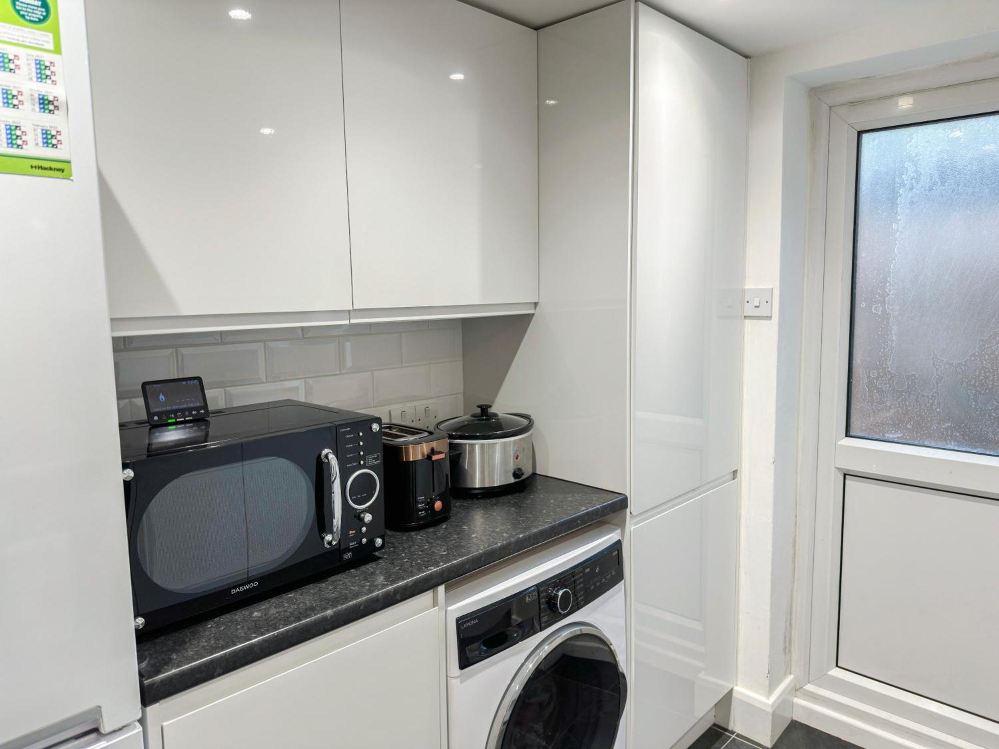 1-Bedroom Flat With Small Garden & Paid Parking In Finsbury Park, Highbury London Kültér fotó