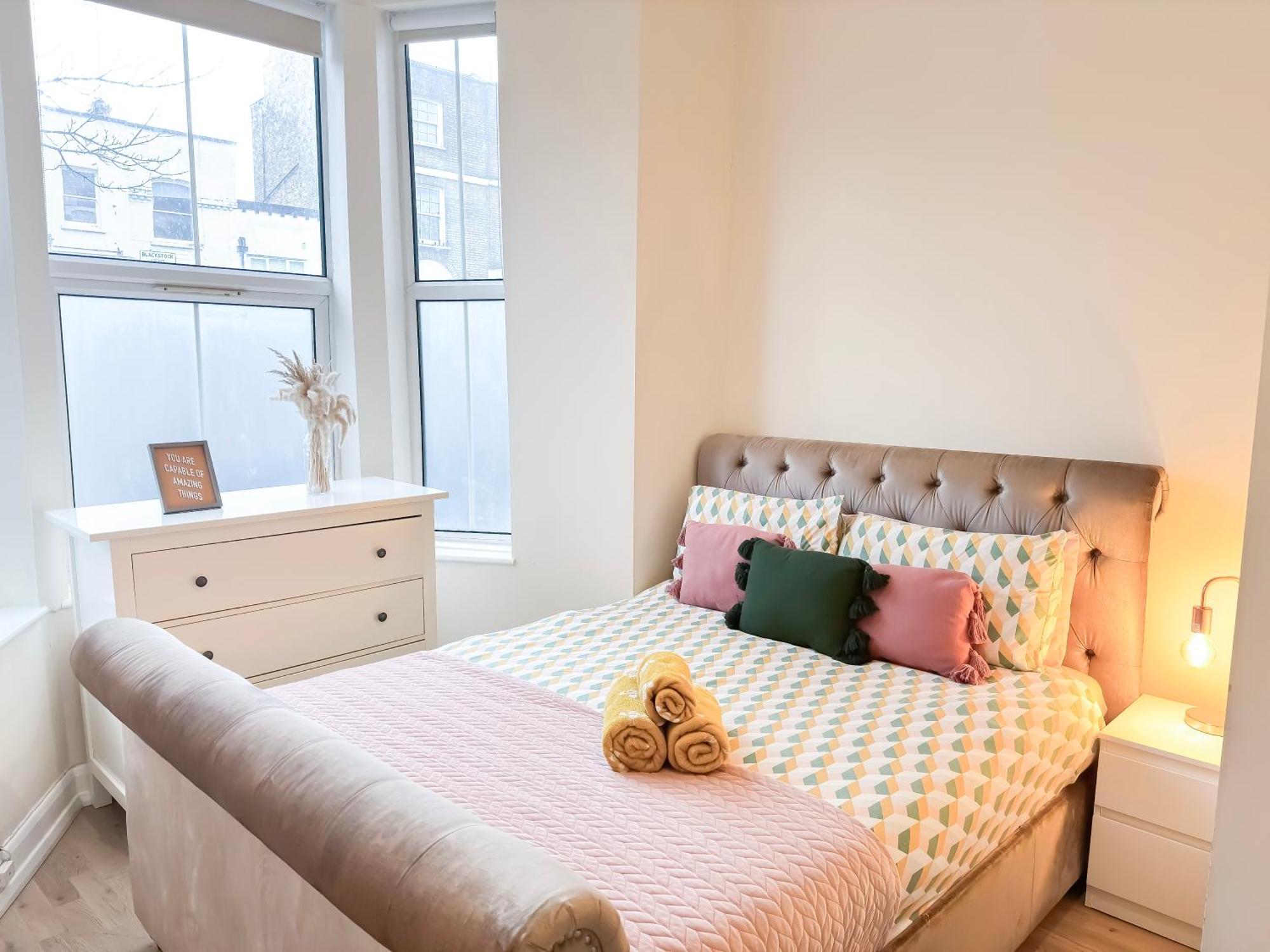 1-Bedroom Flat With Small Garden & Paid Parking In Finsbury Park, Highbury London Kültér fotó
