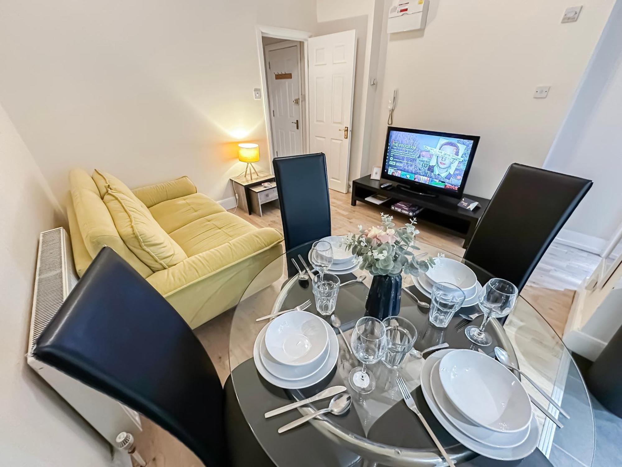 1-Bedroom Flat With Small Garden & Paid Parking In Finsbury Park, Highbury London Kültér fotó