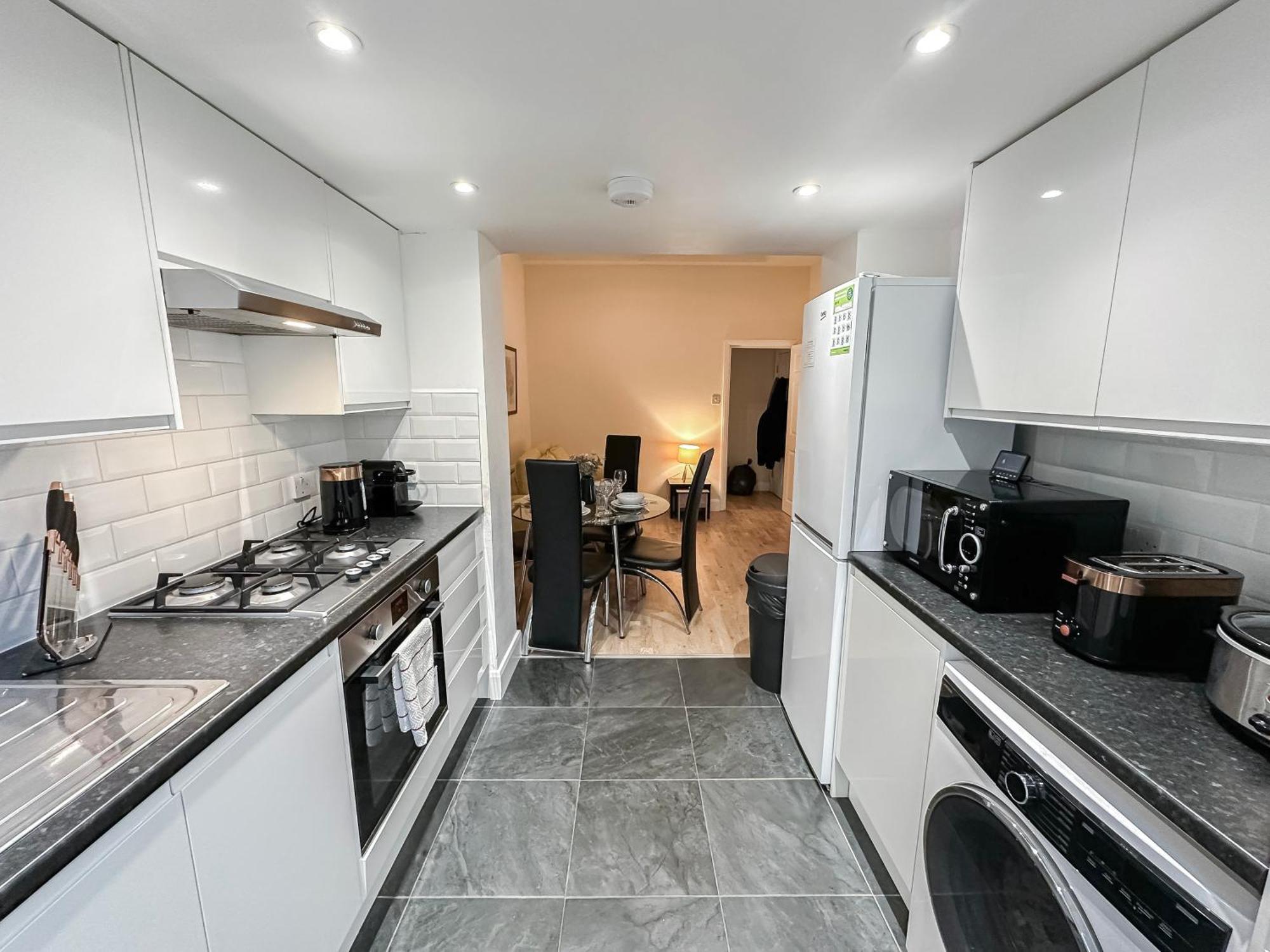 1-Bedroom Flat With Small Garden & Paid Parking In Finsbury Park, Highbury London Kültér fotó