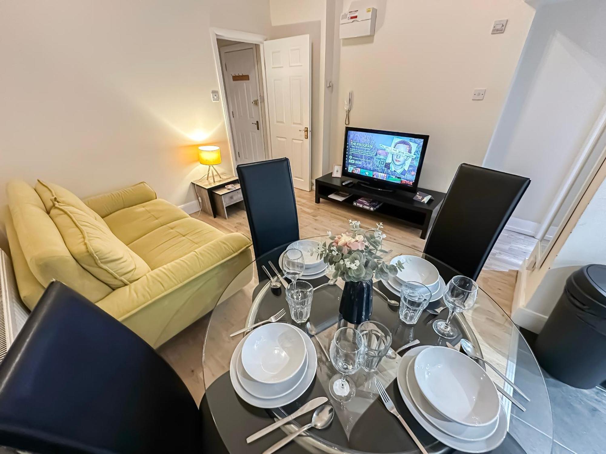 1-Bedroom Flat With Small Garden & Paid Parking In Finsbury Park, Highbury London Kültér fotó