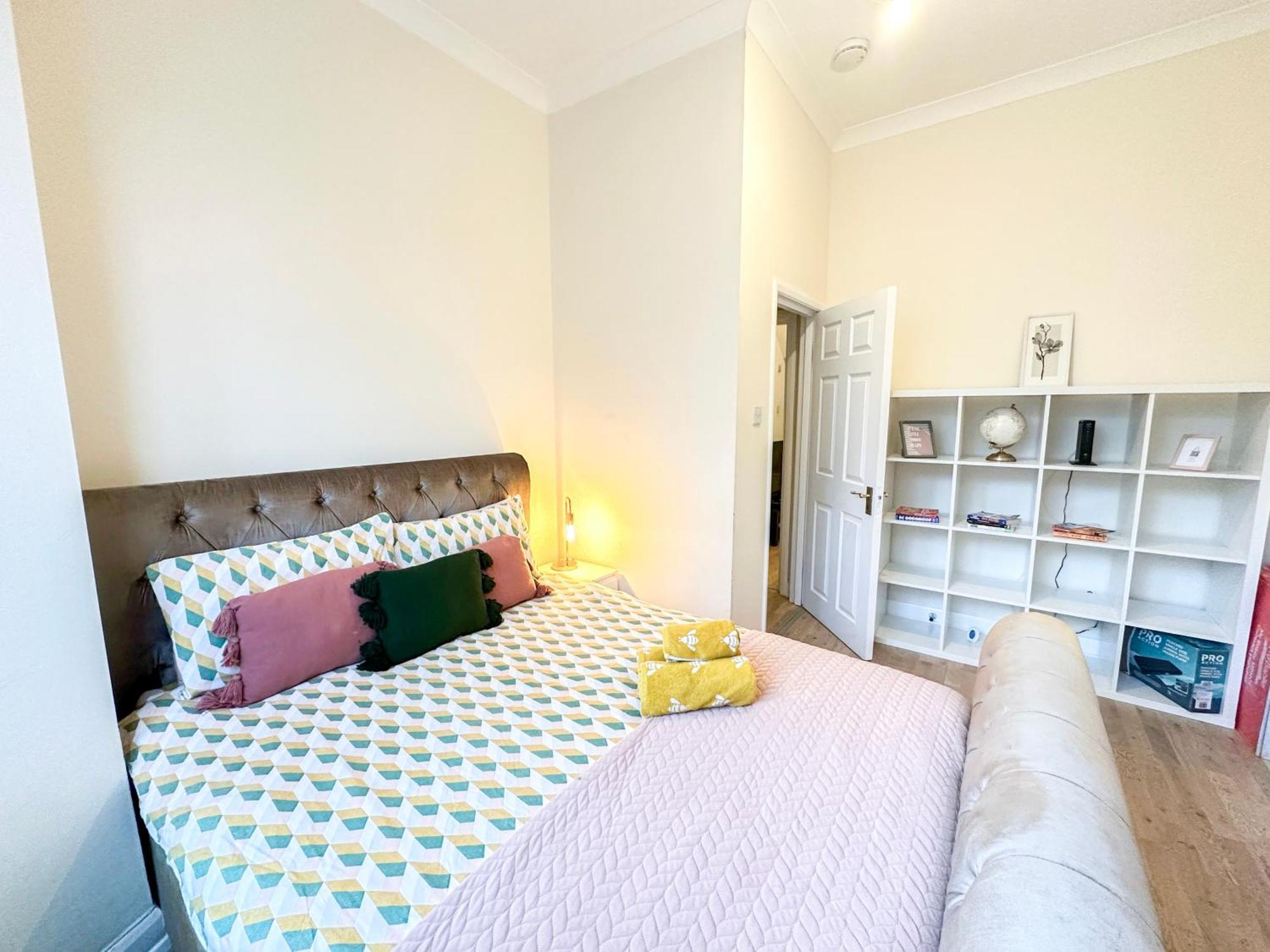 1-Bedroom Flat With Small Garden & Paid Parking In Finsbury Park, Highbury London Kültér fotó