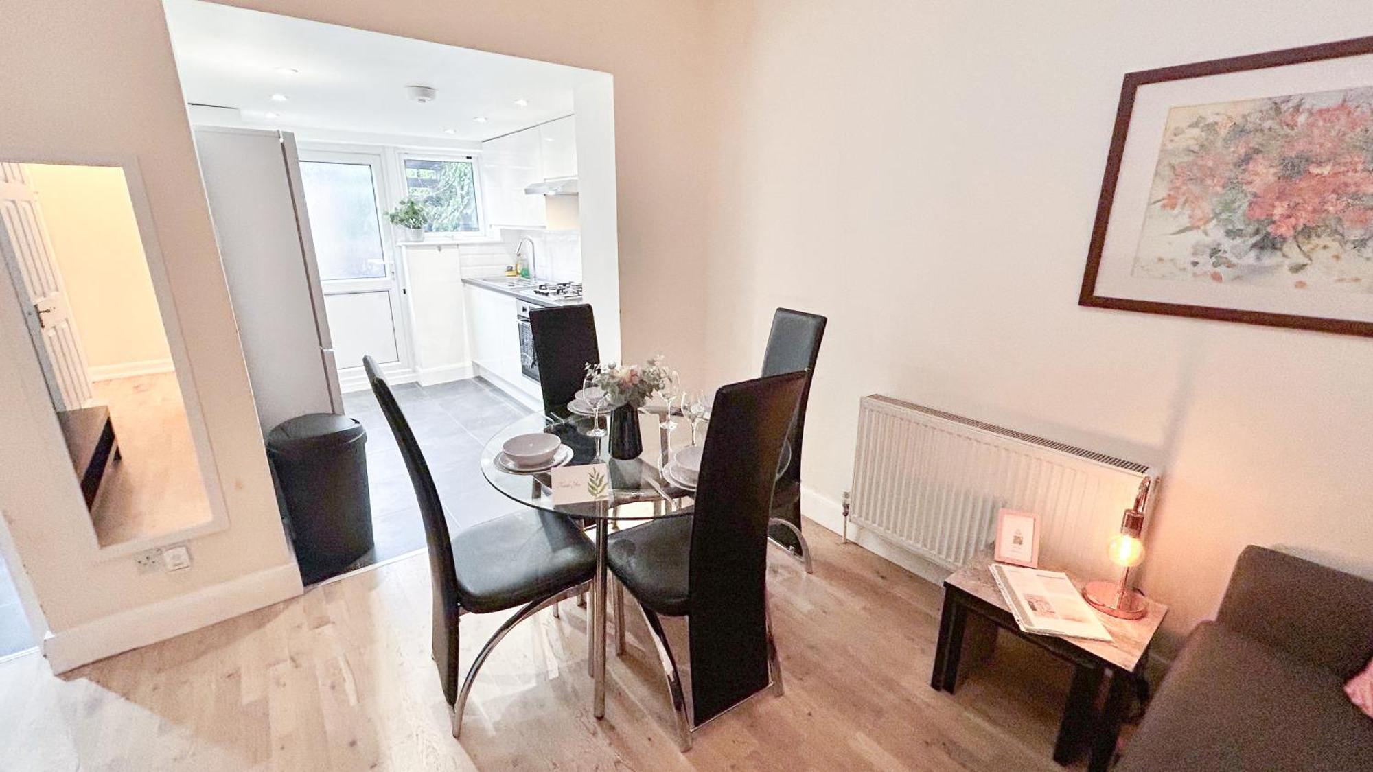 1-Bedroom Flat With Small Garden & Paid Parking In Finsbury Park, Highbury London Kültér fotó