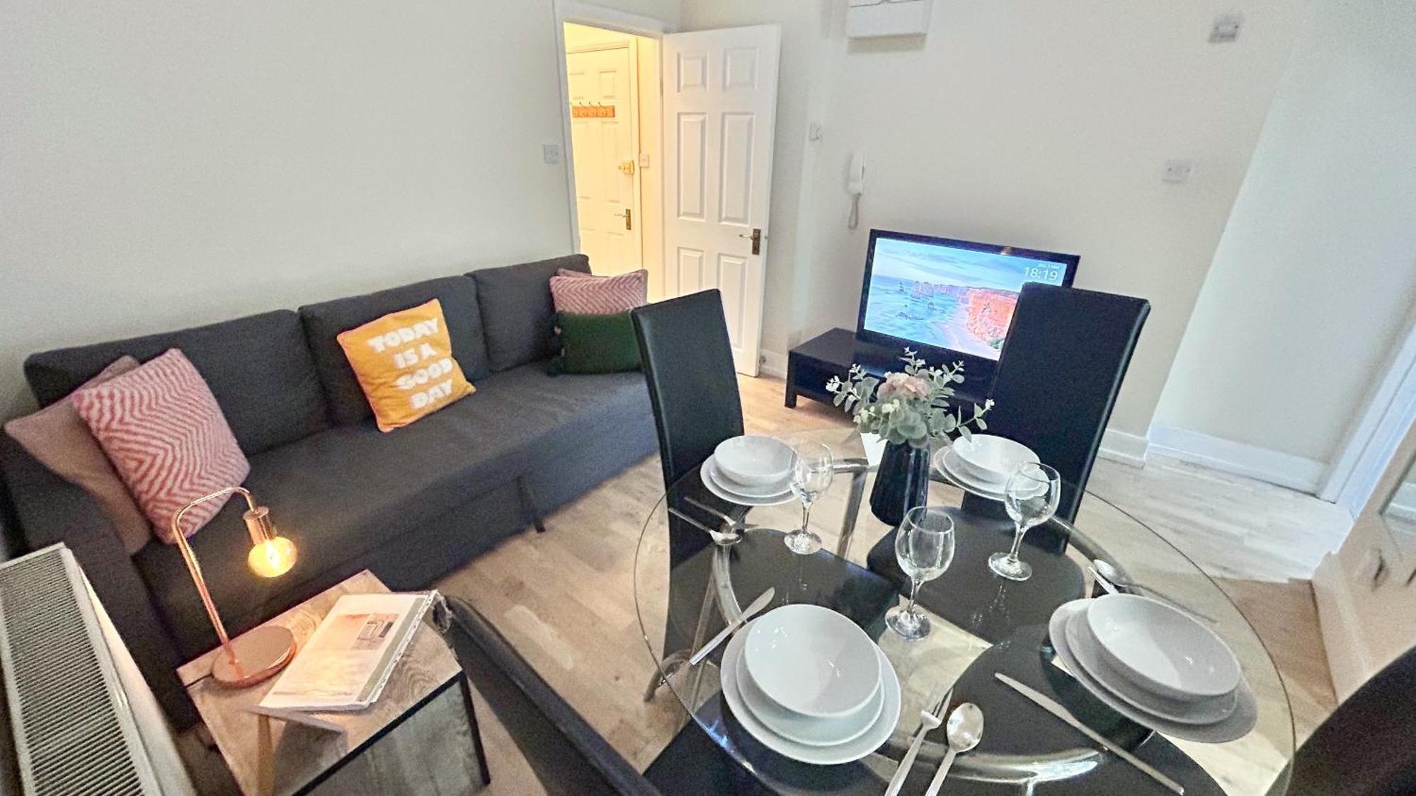 1-Bedroom Flat With Small Garden & Paid Parking In Finsbury Park, Highbury London Kültér fotó