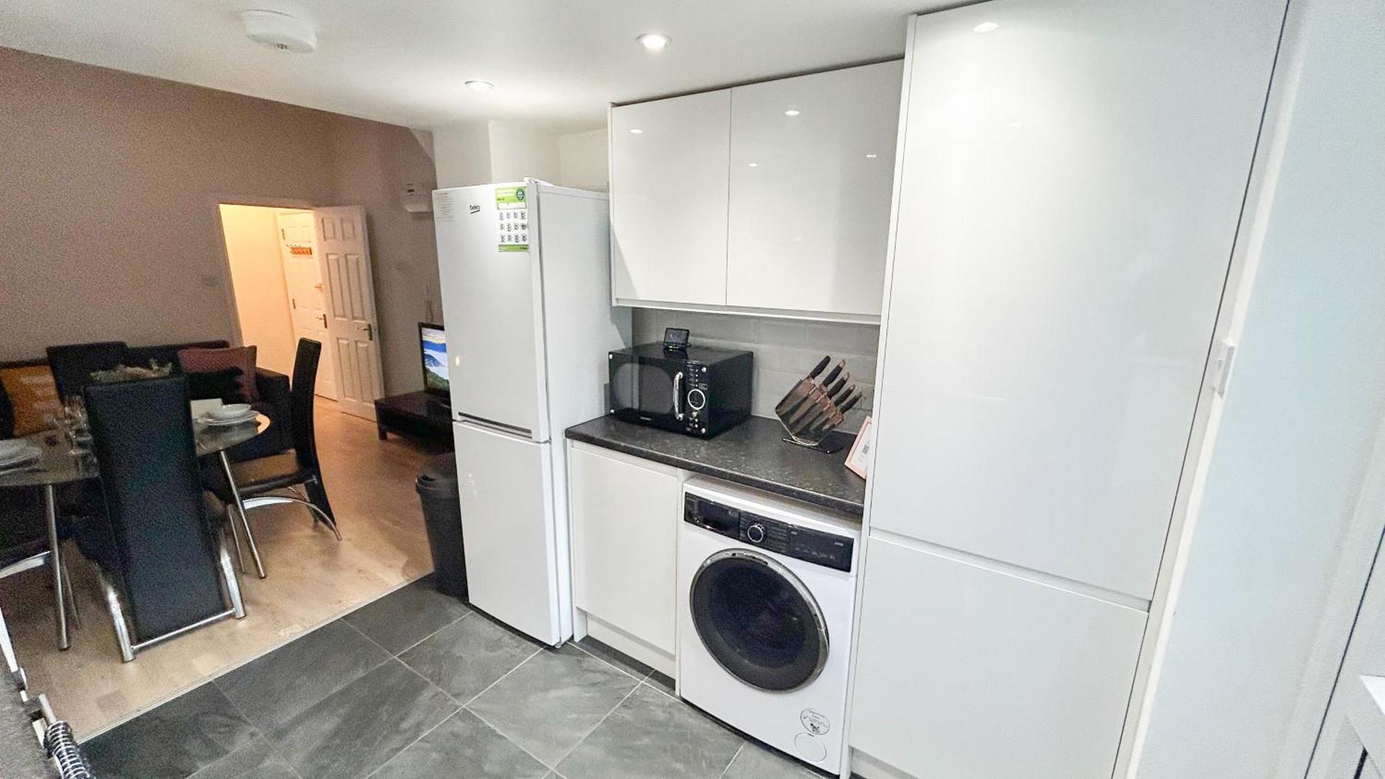 1-Bedroom Flat With Small Garden & Paid Parking In Finsbury Park, Highbury London Kültér fotó