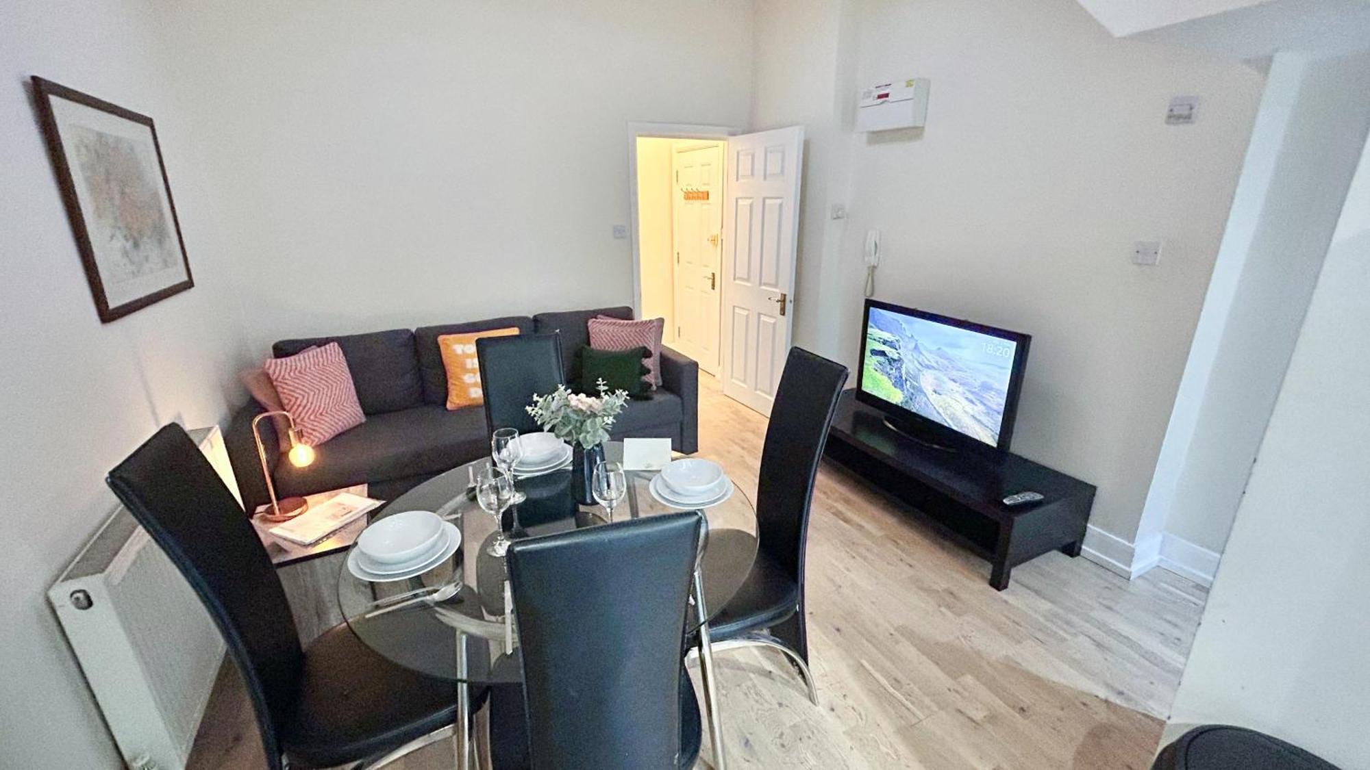 1-Bedroom Flat With Small Garden & Paid Parking In Finsbury Park, Highbury London Kültér fotó