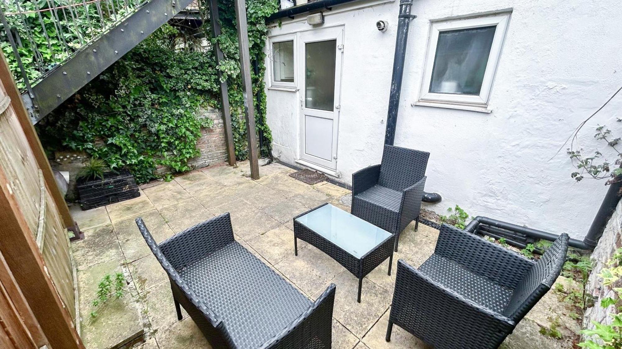 1-Bedroom Flat With Small Garden & Paid Parking In Finsbury Park, Highbury London Kültér fotó