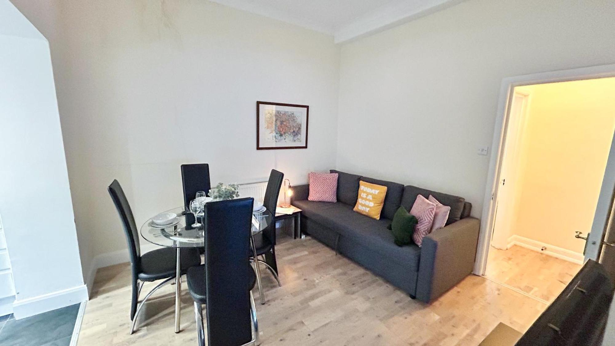 1-Bedroom Flat With Small Garden & Paid Parking In Finsbury Park, Highbury London Kültér fotó