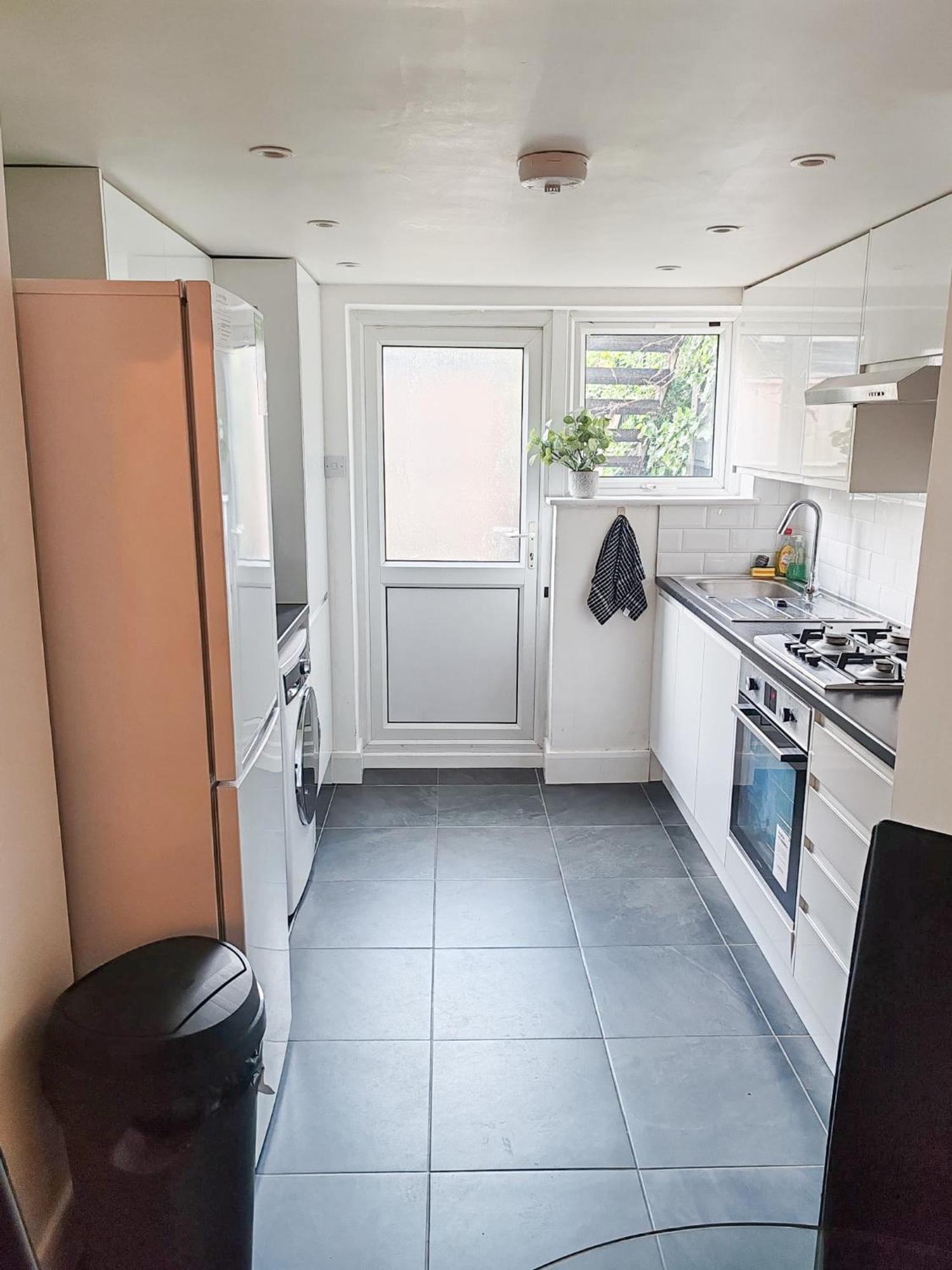 1-Bedroom Flat With Small Garden & Paid Parking In Finsbury Park, Highbury London Kültér fotó