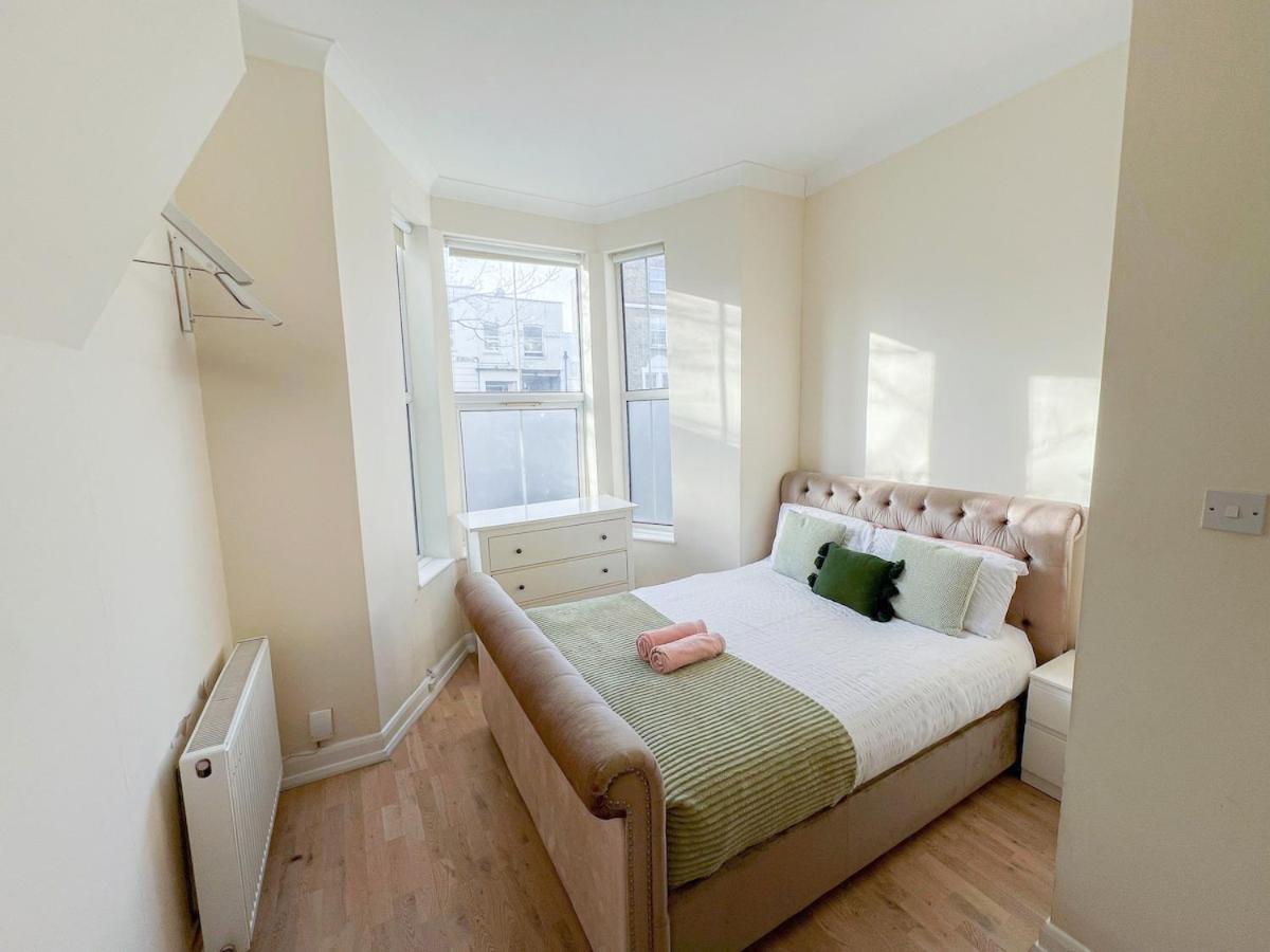 1-Bedroom Flat With Small Garden & Paid Parking In Finsbury Park, Highbury London Kültér fotó