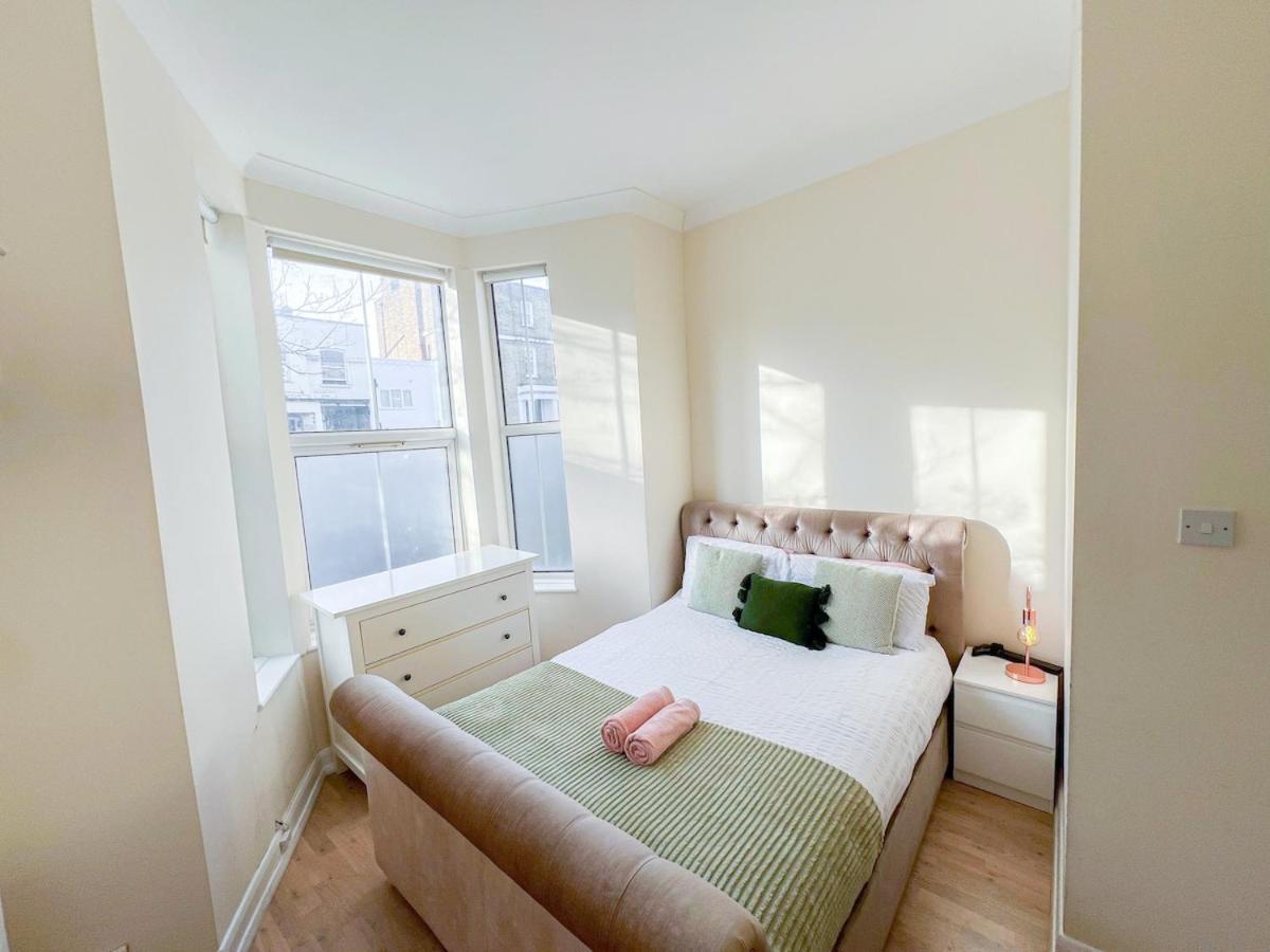 1-Bedroom Flat With Small Garden & Paid Parking In Finsbury Park, Highbury London Kültér fotó