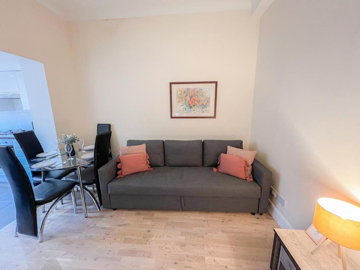 1-Bedroom Flat With Small Garden & Paid Parking In Finsbury Park, Highbury London Kültér fotó
