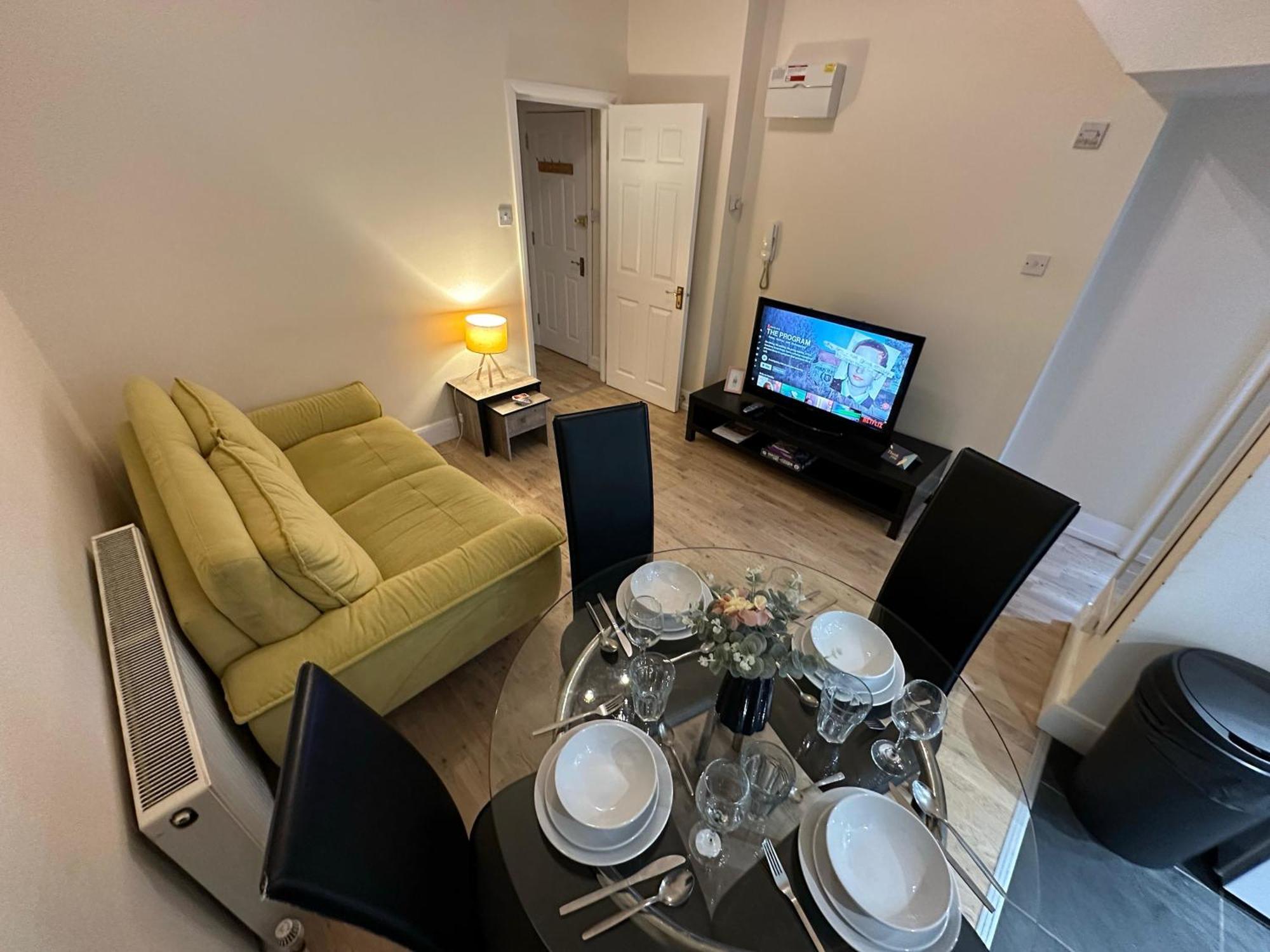 1-Bedroom Flat With Small Garden & Paid Parking In Finsbury Park, Highbury London Kültér fotó