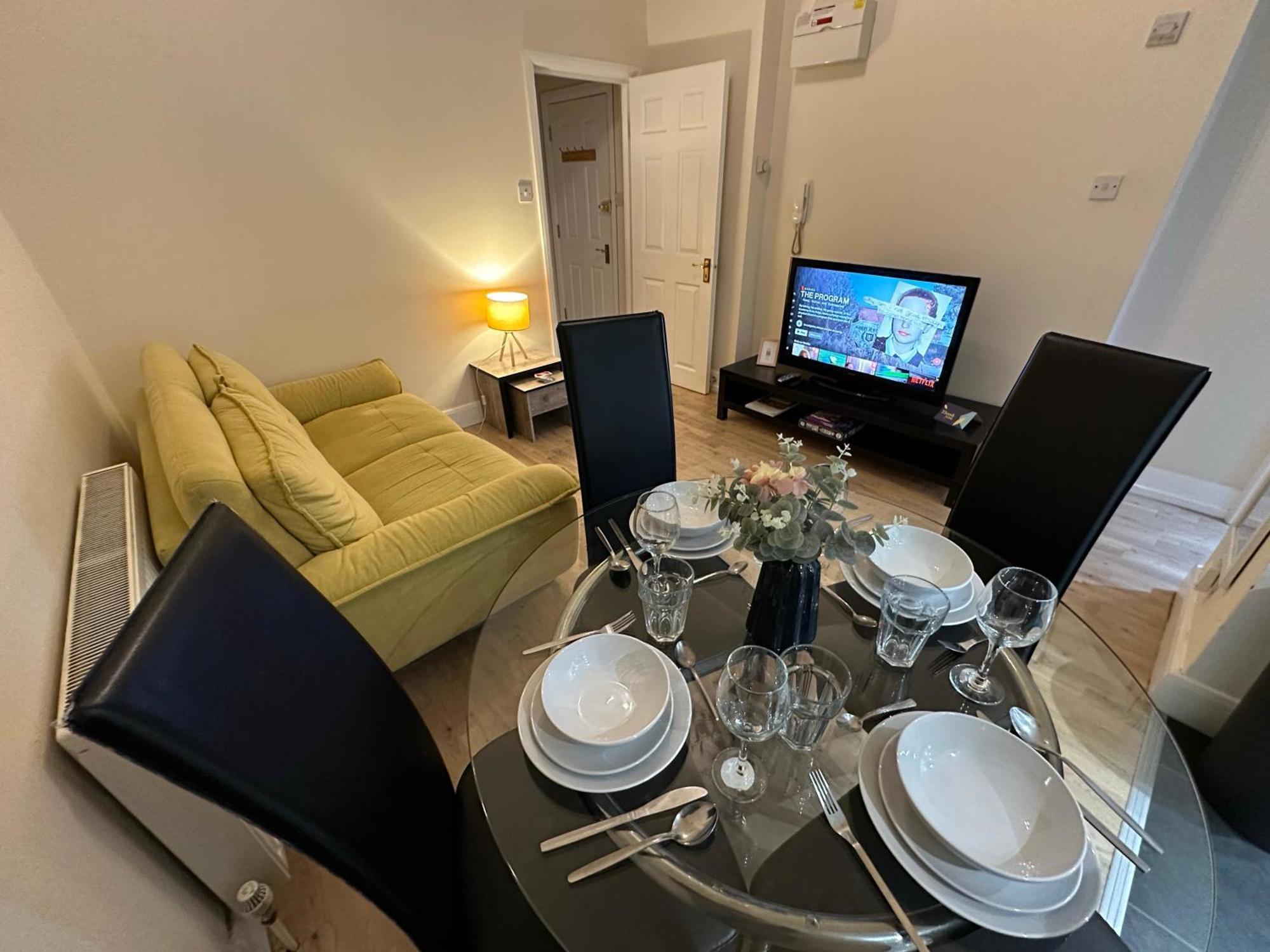 1-Bedroom Flat With Small Garden & Paid Parking In Finsbury Park, Highbury London Kültér fotó