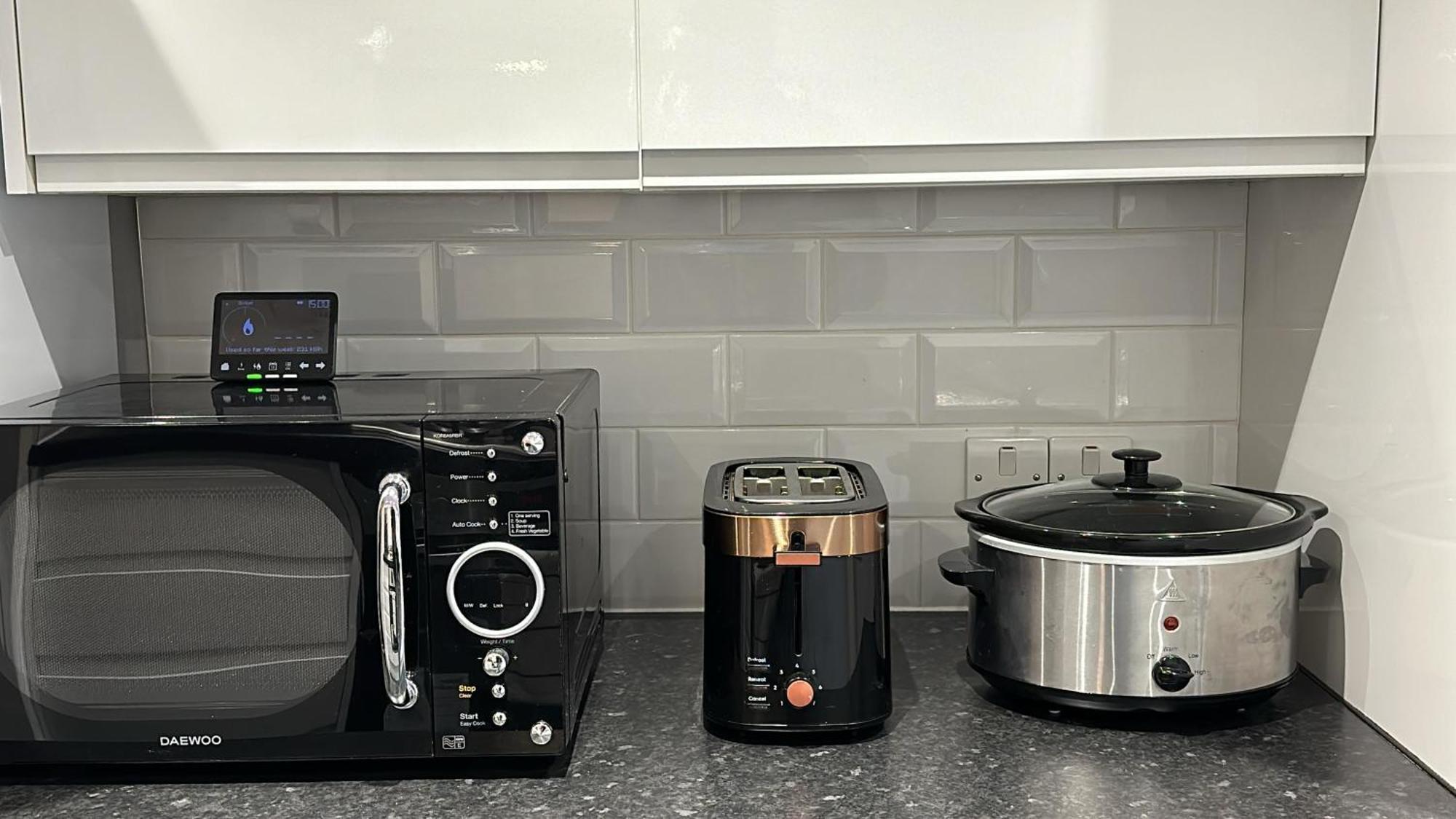 1-Bedroom Flat With Small Garden & Paid Parking In Finsbury Park, Highbury London Kültér fotó
