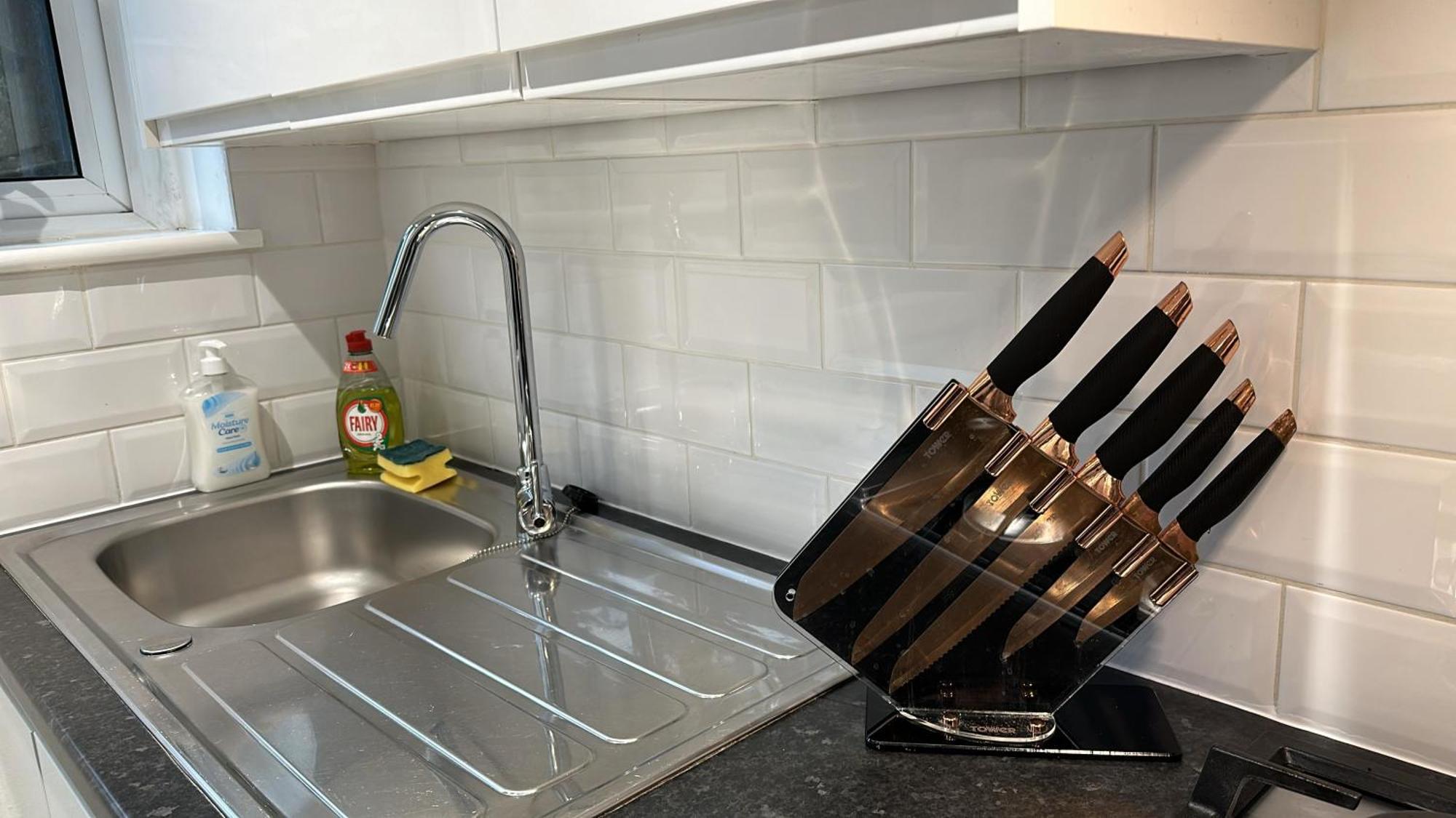 1-Bedroom Flat With Small Garden & Paid Parking In Finsbury Park, Highbury London Kültér fotó