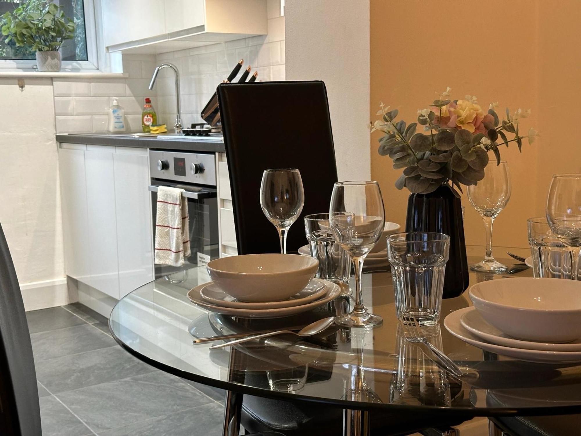 1-Bedroom Flat With Small Garden & Paid Parking In Finsbury Park, Highbury London Kültér fotó